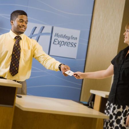 Holiday Inn Express & Suites Alexandria - Fort Belvoir By Ihg Exteriör bild