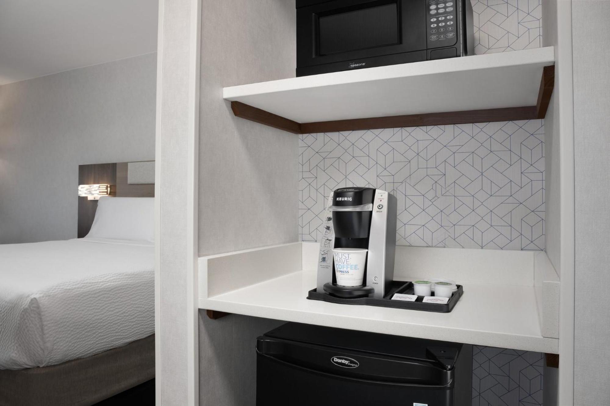 Holiday Inn Express & Suites Alexandria - Fort Belvoir By Ihg Exteriör bild