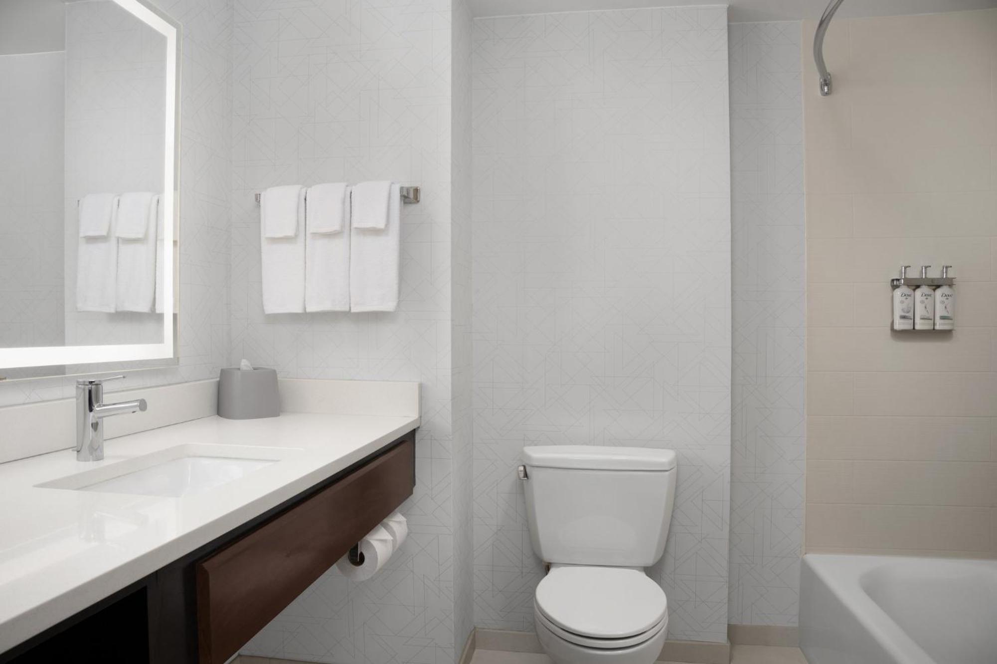 Holiday Inn Express & Suites Alexandria - Fort Belvoir By Ihg Exteriör bild