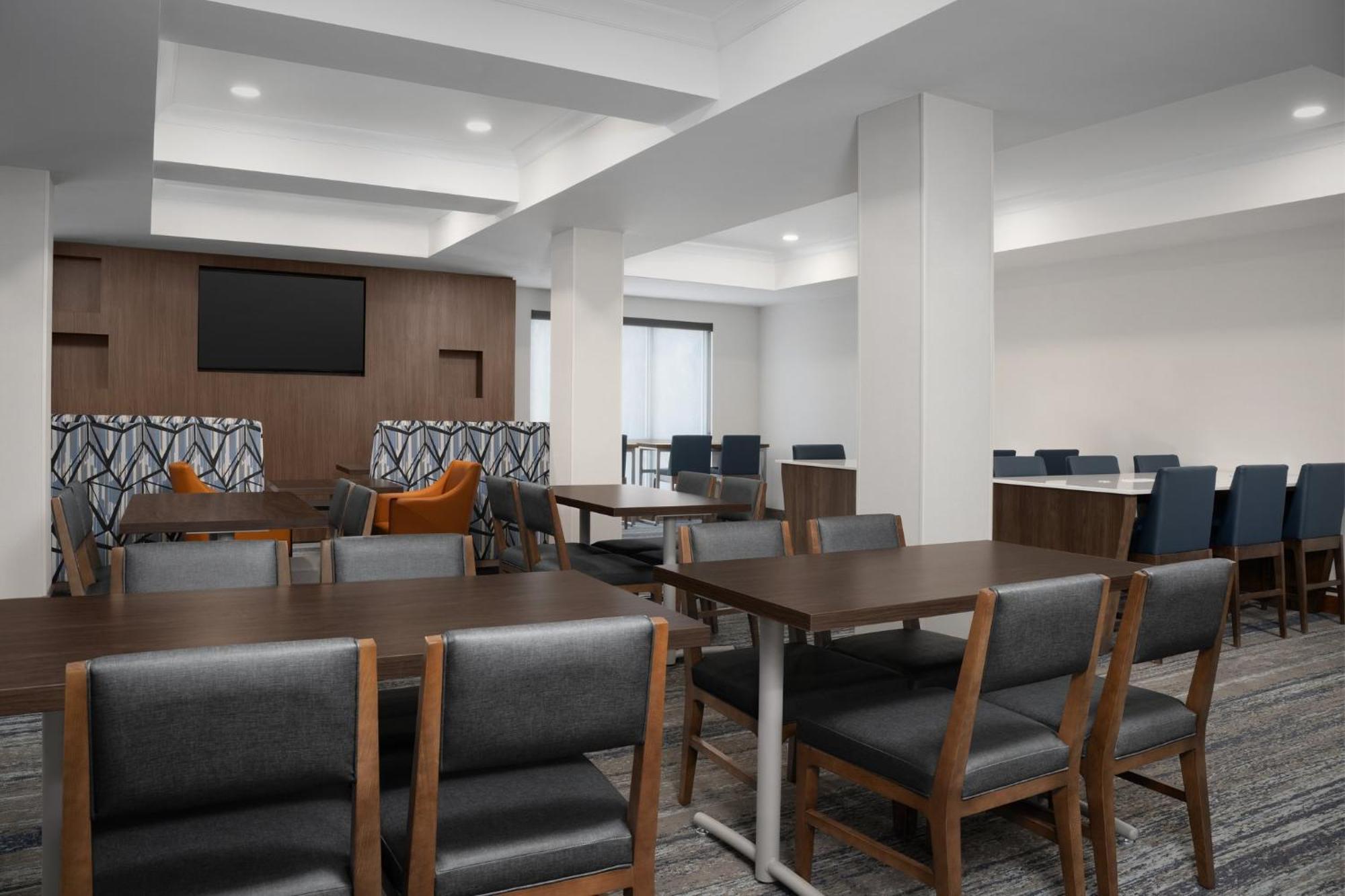 Holiday Inn Express & Suites Alexandria - Fort Belvoir By Ihg Exteriör bild