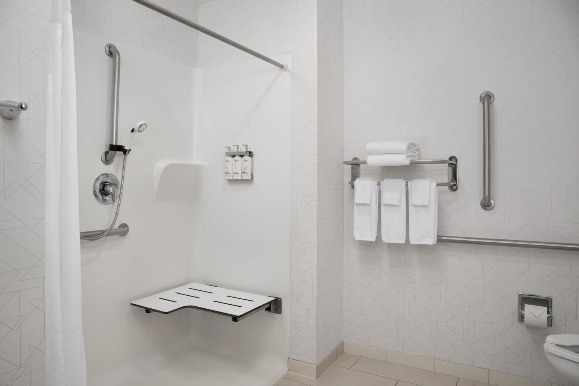 Holiday Inn Express & Suites Alexandria - Fort Belvoir By Ihg Exteriör bild
