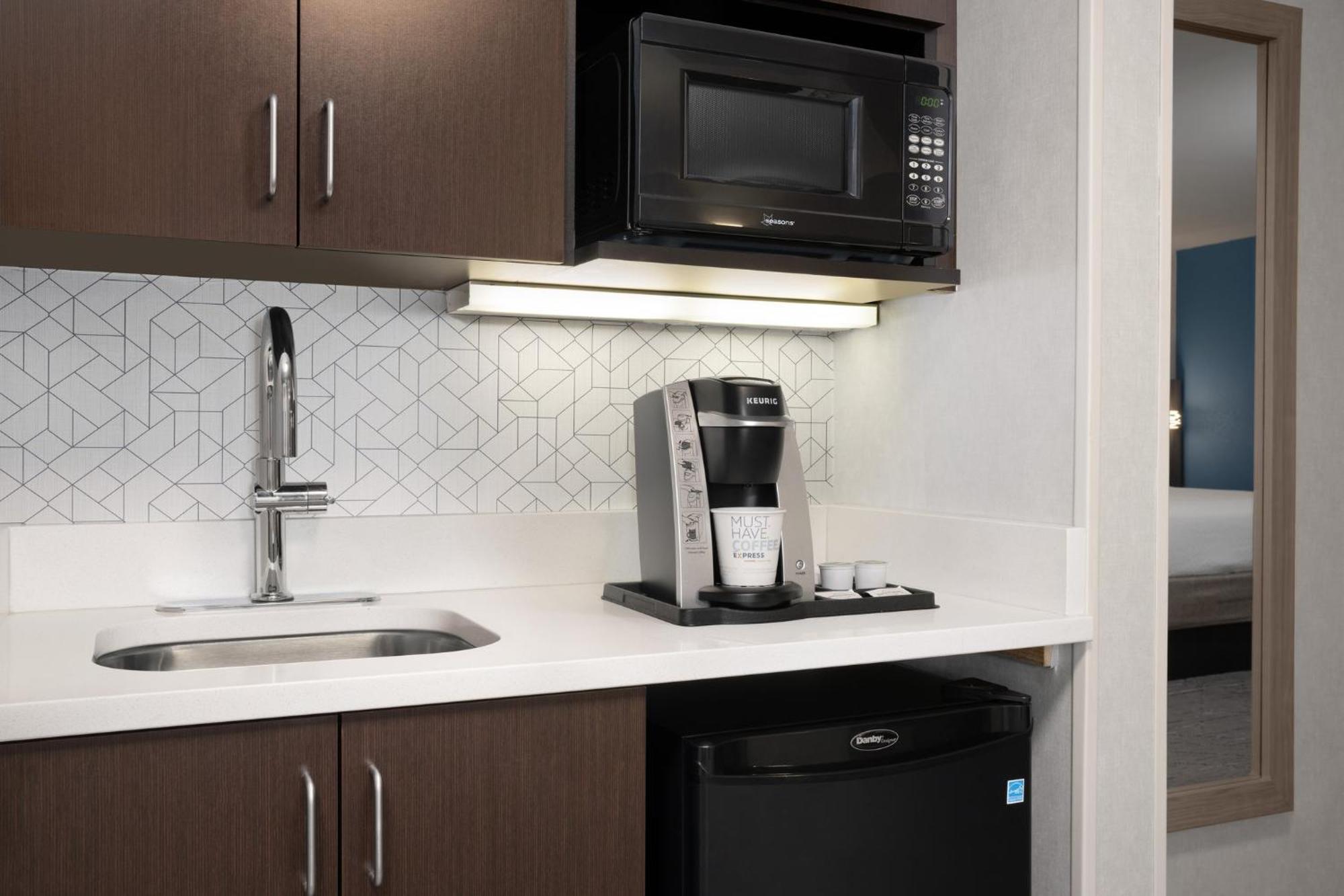 Holiday Inn Express & Suites Alexandria - Fort Belvoir By Ihg Exteriör bild