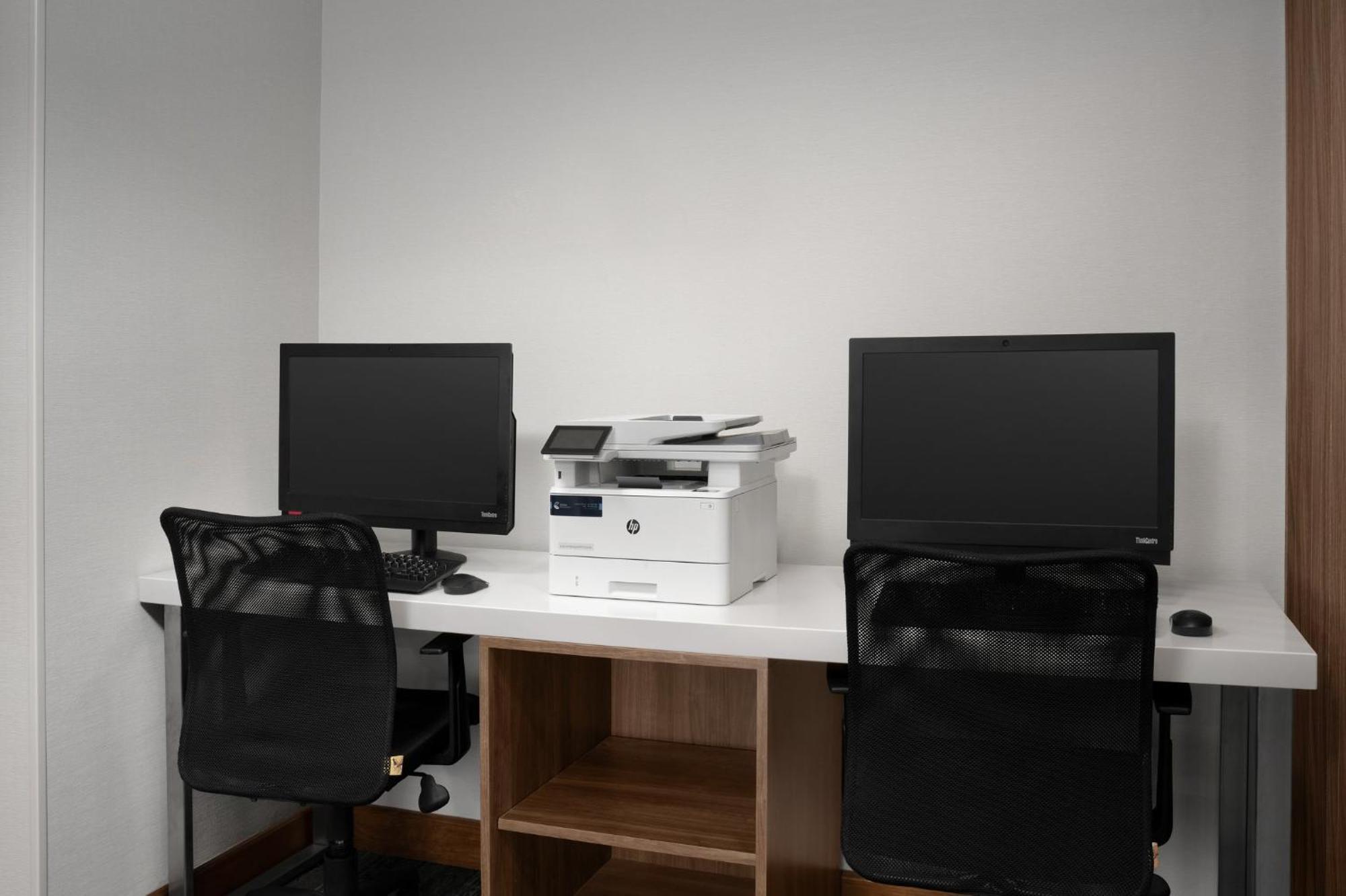 Holiday Inn Express & Suites Alexandria - Fort Belvoir By Ihg Exteriör bild