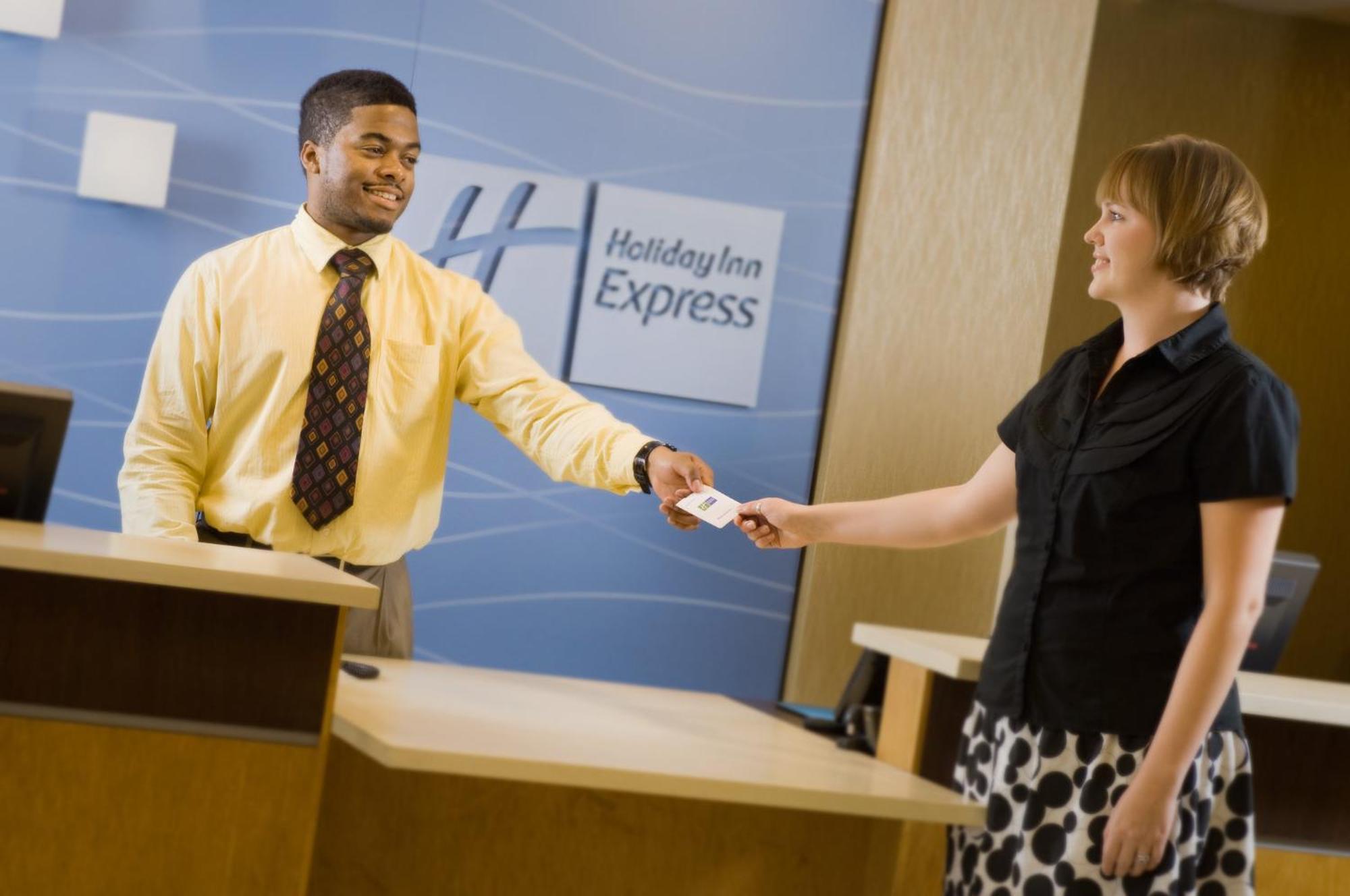 Holiday Inn Express & Suites Alexandria - Fort Belvoir By Ihg Exteriör bild